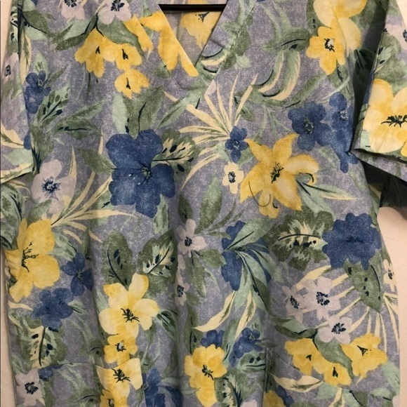 Dilly Scrub Top Women’s Size XL Made IN U.S.A V-Neck Pullover Blue Yellow - Picture 2 of 12